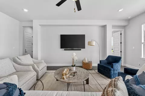 6816 Empresa Dr, Austin, TX 78738