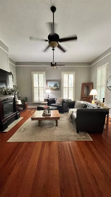 636 Franklin St S, La Grange, TX 78945