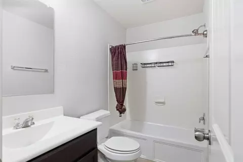 Bath - 18420 Cloudmore Ln, Elgin, TX 78621 photo 1 of 3