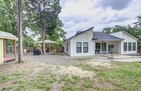 Exterior - 165 La Selva Dr, Elgin, TX 78621 photo 8 of 14