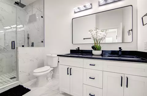 Bath - 165 La Selva Dr, Elgin, TX 78621 photo 1 of 2