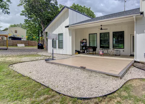 Exterior - 165 La Selva Dr, Elgin, TX 78621 photo 5 of 14
