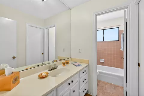 Bath - 5001 Sevan Cv, Austin, TX 78731 photo 3 of 4