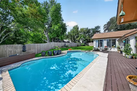 Exterior - 5001 Sevan Cv, Austin, TX 78731 photo 10 of 11
