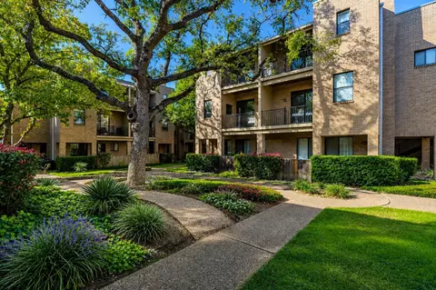 611 E 45th St #25, Austin, TX 78751