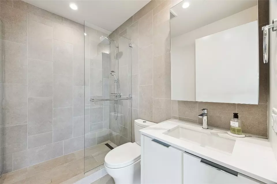 Bath - 44 East Ave #4104, Austin, TX 78701 photo 3 of 4