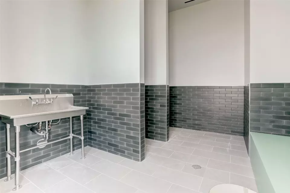 Bath - 44 East Ave #4104, Austin, TX 78701 photo 4 of 4