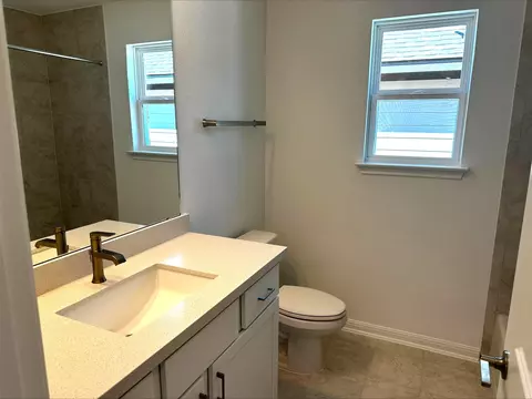 Bath - 1409 Scenic Green Loop, Georgetown, TX 78628 photo 3 of 3