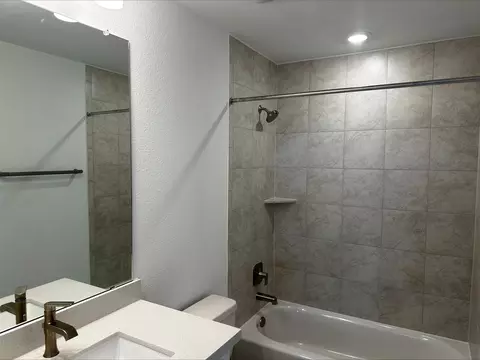 Bath - 1409 Scenic Green Loop, Georgetown, TX 78628 photo 2 of 3