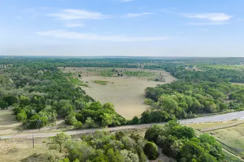 579 Lower Elgin Rd, Elgin, TX 78621 photo 2