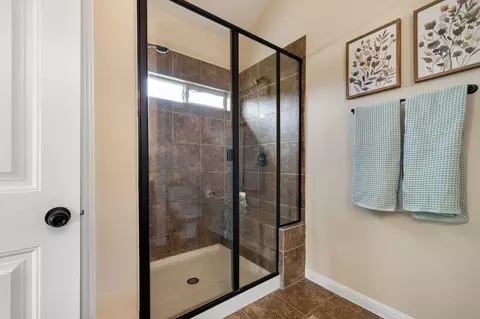 Bath - 16401 Pallazo Dr, Pflugerville, TX 78660 photo 2 of 3