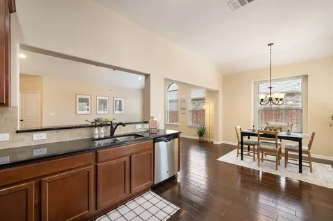 Kitchen - 16401 Pallazo Dr, Pflugerville, TX 78660 photo 4 of 5