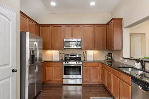 Kitchen - 16401 Pallazo Dr, Pflugerville, TX 78660 photo 2 of 5