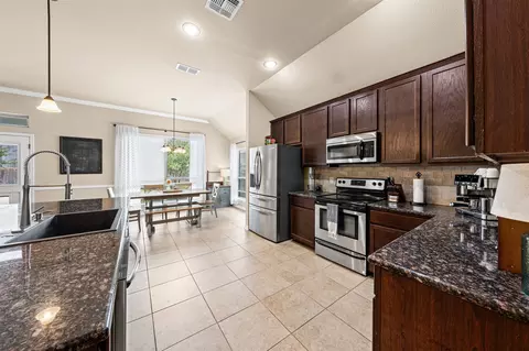 Kitchen - 616 Copper Ridge Loop, Temple, TX 76502 photo 2 of 4