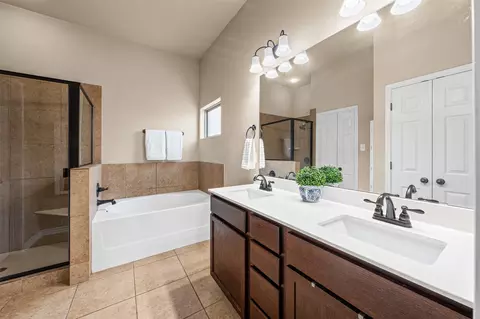 Bath - 616 Copper Ridge Loop, Temple, TX 76502 photo 2 of 3