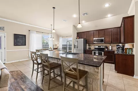 Kitchen - 616 Copper Ridge Loop, Temple, TX 76502 photo 4 of 4