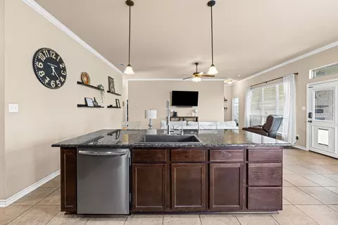 Kitchen - 616 Copper Ridge Loop, Temple, TX 76502 photo 3 of 4