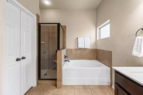 Bath - 616 Copper Ridge Loop, Temple, TX 76502 photo 3 of 3