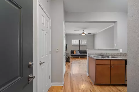 2502 Leon St #207, Austin, TX 78705