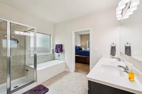 Bath - 10033 Gertrudis Loop, Austin, TX 78747 photo 3 of 3