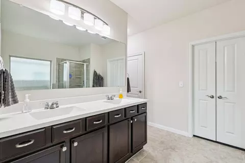 Bath - 10033 Gertrudis Loop, Austin, TX 78747 photo 2 of 3