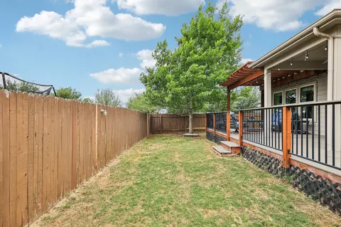 Exterior - 10033 Gertrudis Loop, Austin, TX 78747 photo 7 of 9