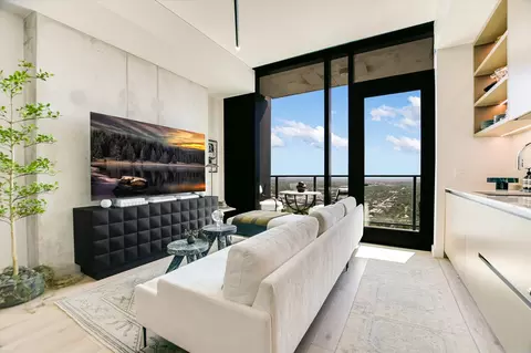 610 Davis St #3307, Austin, TX 78701