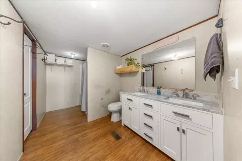 Bath - 1307 Graef Rd #B, Kyle, TX 78640 photo 2 of 2