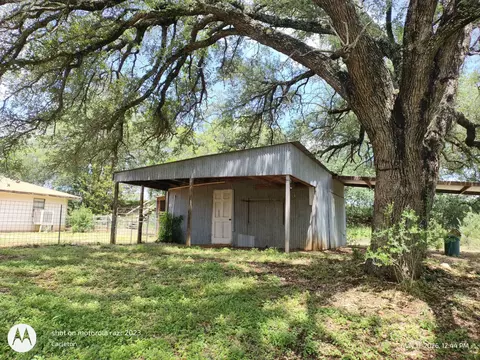 601 E Austin Ave, Llano, TX 78643 photo 4