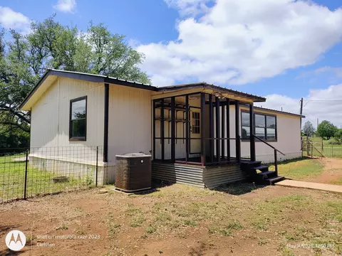 601 E Austin Ave, Llano, TX 78643