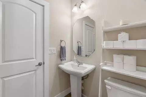 Bath - 423 High Tech Dr, Georgetown, TX 78626 photo 3 of 4