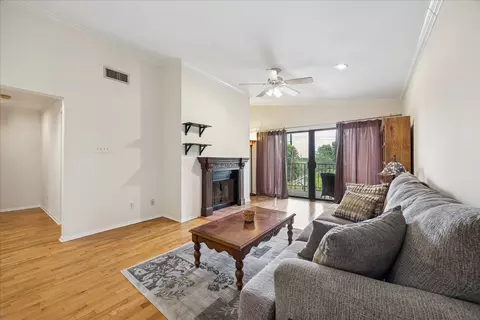 409 E 38th St #302, Austin, TX 78705