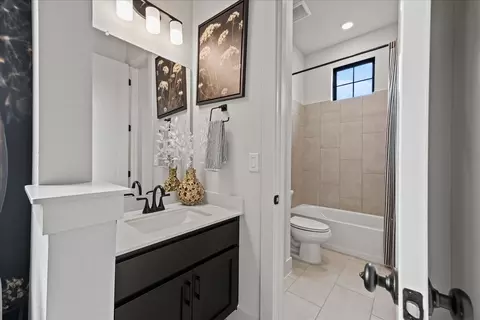 Bath - 480 Vale Run, Kyle, TX 78640 photo 3 of 4