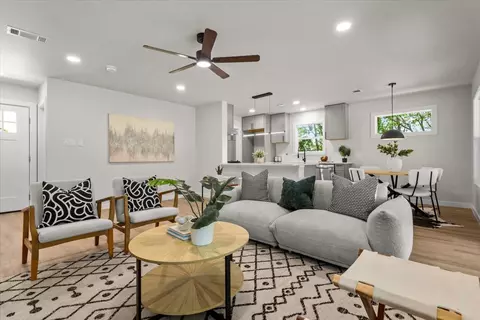 5204 Emerald Forest Dr, Austin, TX 78745