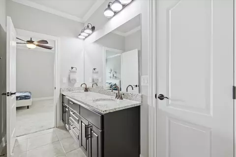 Bath - 107 E Tanglebriar Ct, Bastrop, TX 78602 photo 5 of 6