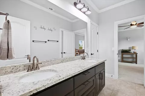 Bath - 107 E Tanglebriar Ct, Bastrop, TX 78602 photo 4 of 6