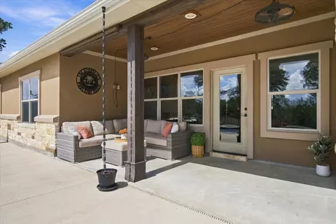 Exterior - 107 E Tanglebriar Ct, Bastrop, TX 78602 photo 4 of 10