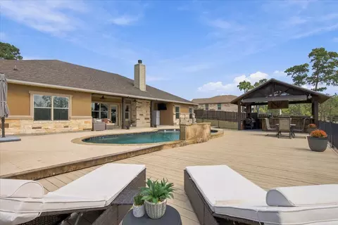 Exterior - 107 E Tanglebriar Ct, Bastrop, TX 78602 photo 5 of 10
