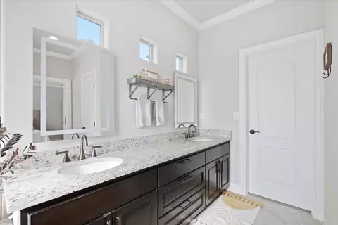 Bath - 107 E Tanglebriar Ct, Bastrop, TX 78602 photo 3 of 6