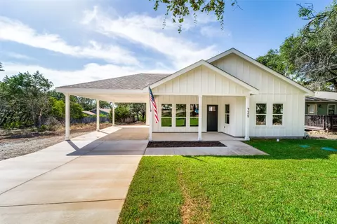 725 Circleview Dr, Canyon Lake, TX 78133