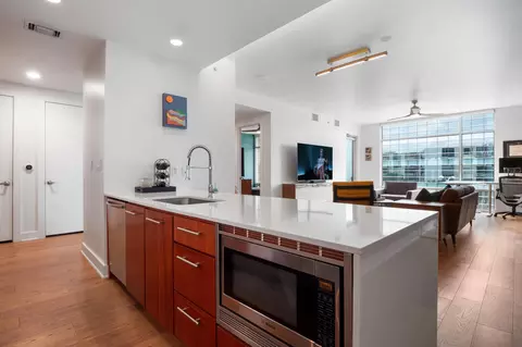 210 Lee Barton Dr #415, Austin, TX 78704