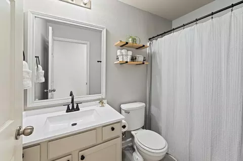 Bath - 628 Quarter Ave, Buda, TX 78610 photo 3 of 3
