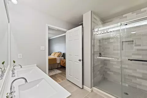 Bath - 628 Quarter Ave, Buda, TX 78610 photo 2 of 3