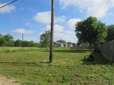 500 Arnold Dr, Bartlett, TX 76511 photo 4