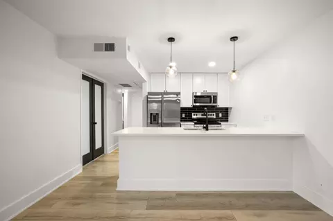 909 Reinli St #103, Austin, TX 78751