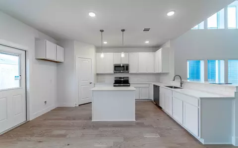 117 Cougar Hill Dr, Jarrell, TX 76537 photo 8