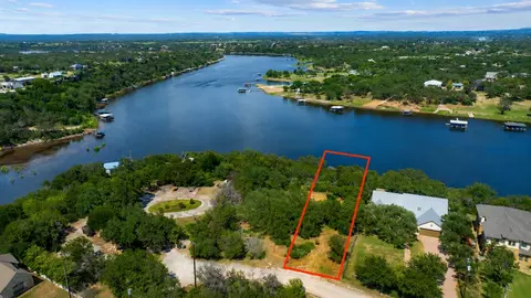 513 Nomad Dr, Spicewood, TX 78669