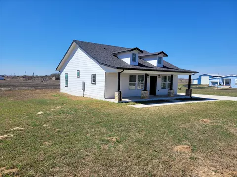 577 County Road 422 B Rd, Stockdale, TX 78160