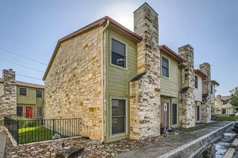 6900 E Riverside Dr #6, Austin, TX 78741