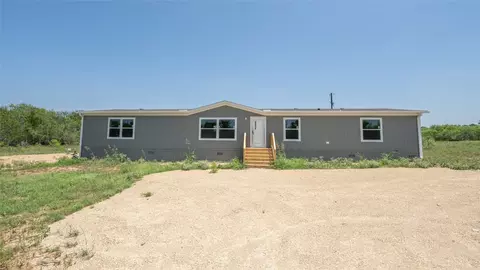 1121 Callihan Rd, Luling, TX 78648